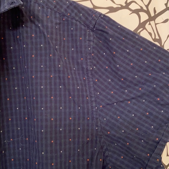 Button down - Picture 3 of 3